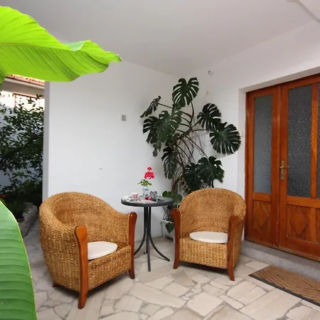 Apartments And Rooms By The Sea Banjol, Rab - 5077 Guest house 3*