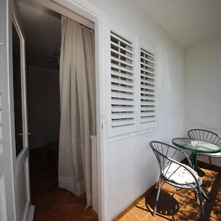 Apartments And Rooms By The Sea Banjol, Rab - 5077 Guest house