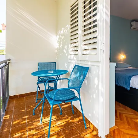 Apartments And Rooms By The Sea Banjol, Rab - 5077 Guest house 3*