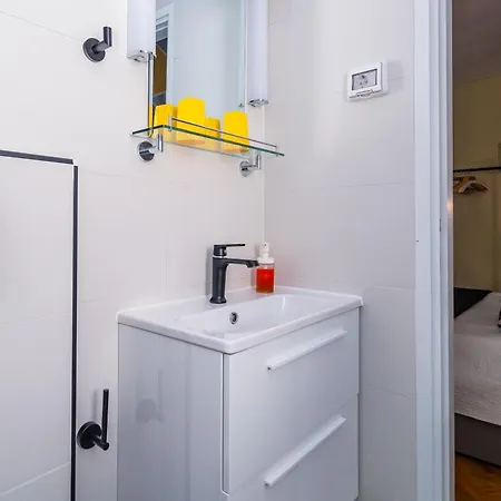 Apartments And Rooms By The Sea Banjol, Rab - 5077 Guest house 3*