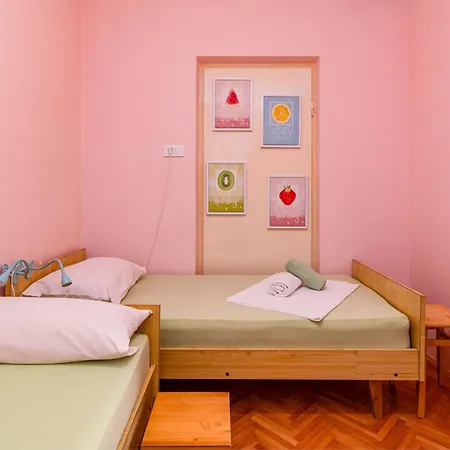 Apartments And Rooms By The Sea Banjol, Rab - 5077 Guest house