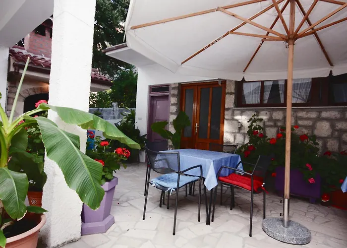 Apartments And Rooms By The Sea Banjol, Rab - 5077 Gasthof 3*