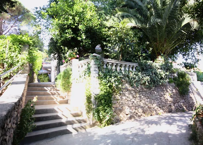 Gasthof Apartments And Rooms By The Sea Banjol, Rab - 5077 Banjol